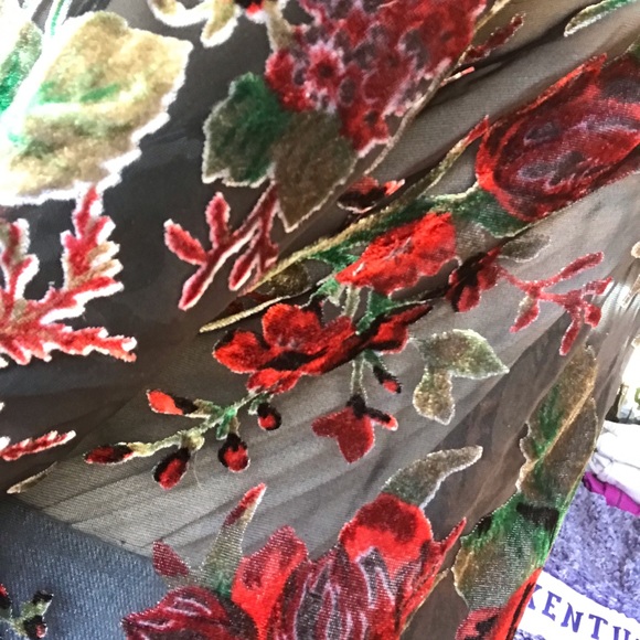 Floral red rose see through Shaw - Picture 3 of 4